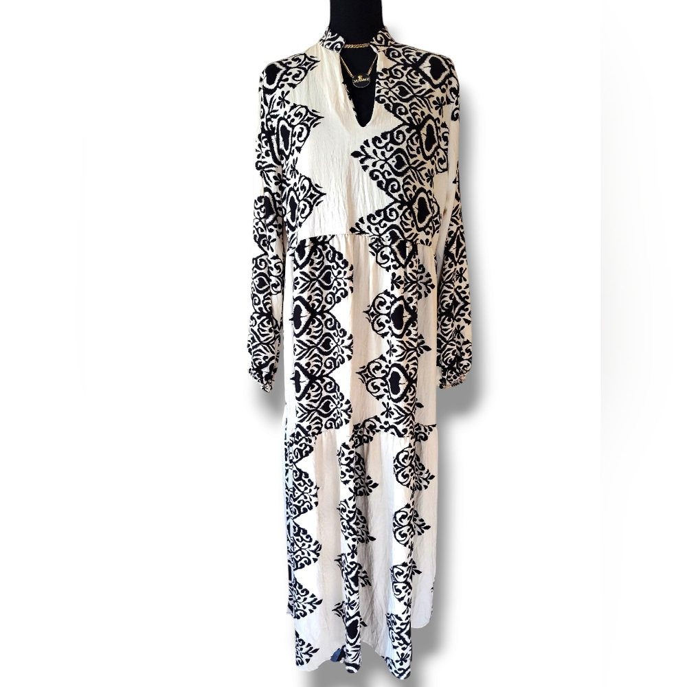 Elegant Black and White Patterned Dress